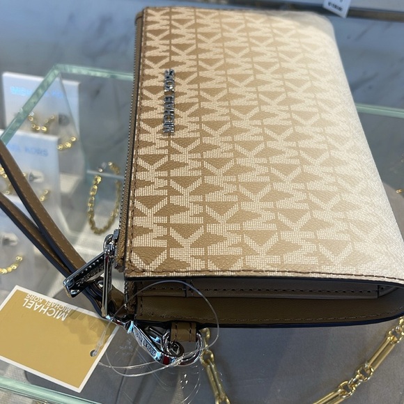 MICHAEL KORS
Jet Set Large Logo Signature Double-Zip Wristlet-Wallet-Phone Case - Picture 6 of 16